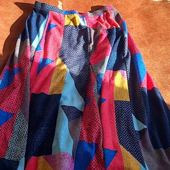 Colorful Geometric Patterned Skirt - Picture 11 of 11
